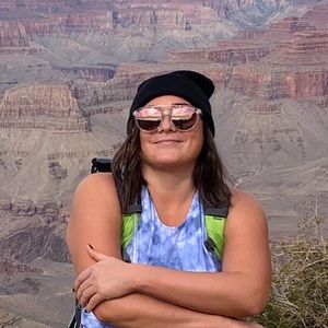 🌸Michael Kors Sunglasses & case & wipe🌸